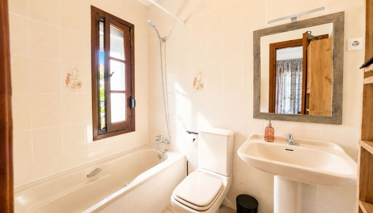 Se vende Pareada de 3 dormitorios en Costa Del Sol, Málaga, España