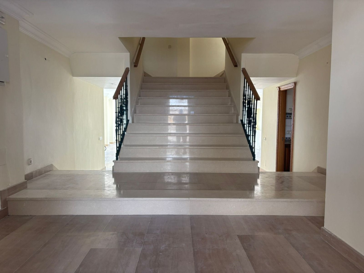 8 Bed Townhouse for sale in Ojén Costa Del Sol, Málaga, Spain