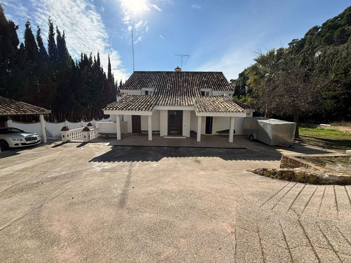 8 Bed Townhouse for sale in Ojén Costa Del Sol, Málaga, Spain