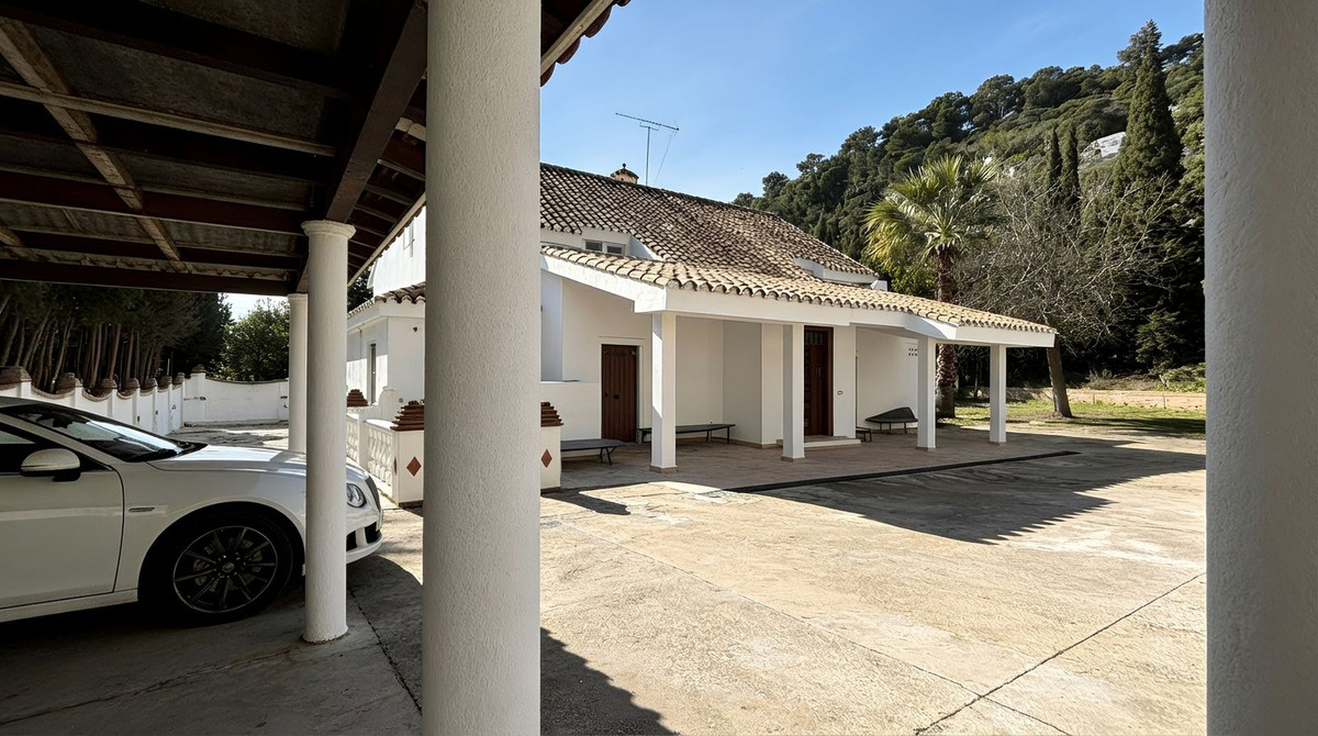 8 Bed Townhouse for sale in Ojén Costa Del Sol, Málaga, Spain