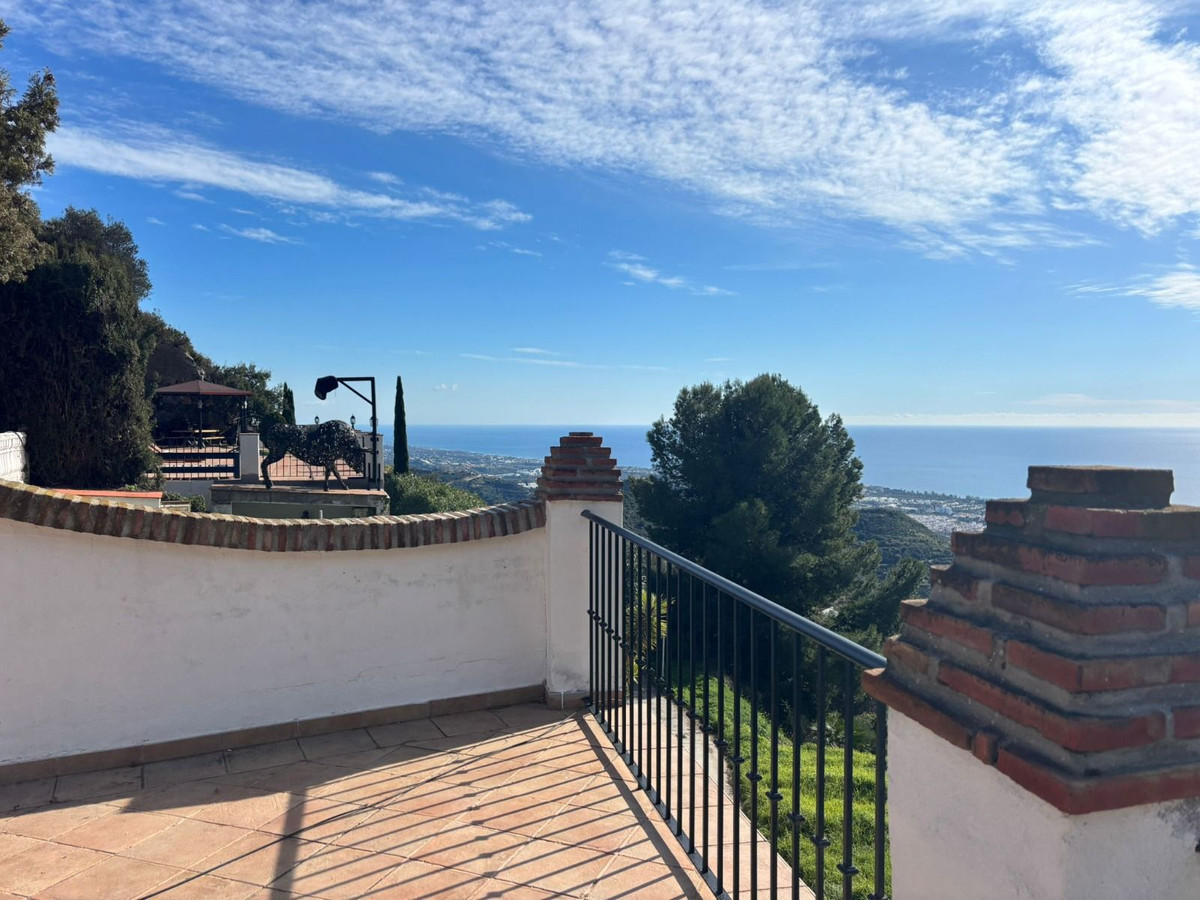 8 Bed Townhouse for sale in Ojén Costa Del Sol, Málaga, Spain