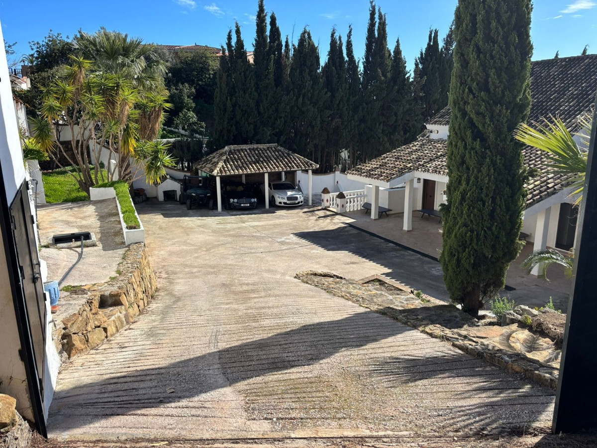 8 Bed Townhouse for sale in Ojén Costa Del Sol, Málaga, Spain
