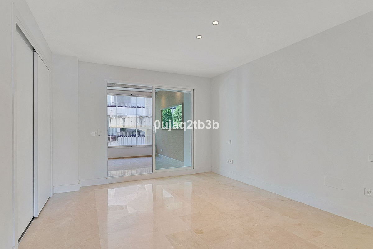 3 Bed Apartment for sale in Marbella Costa Del Sol, Málaga, Spain