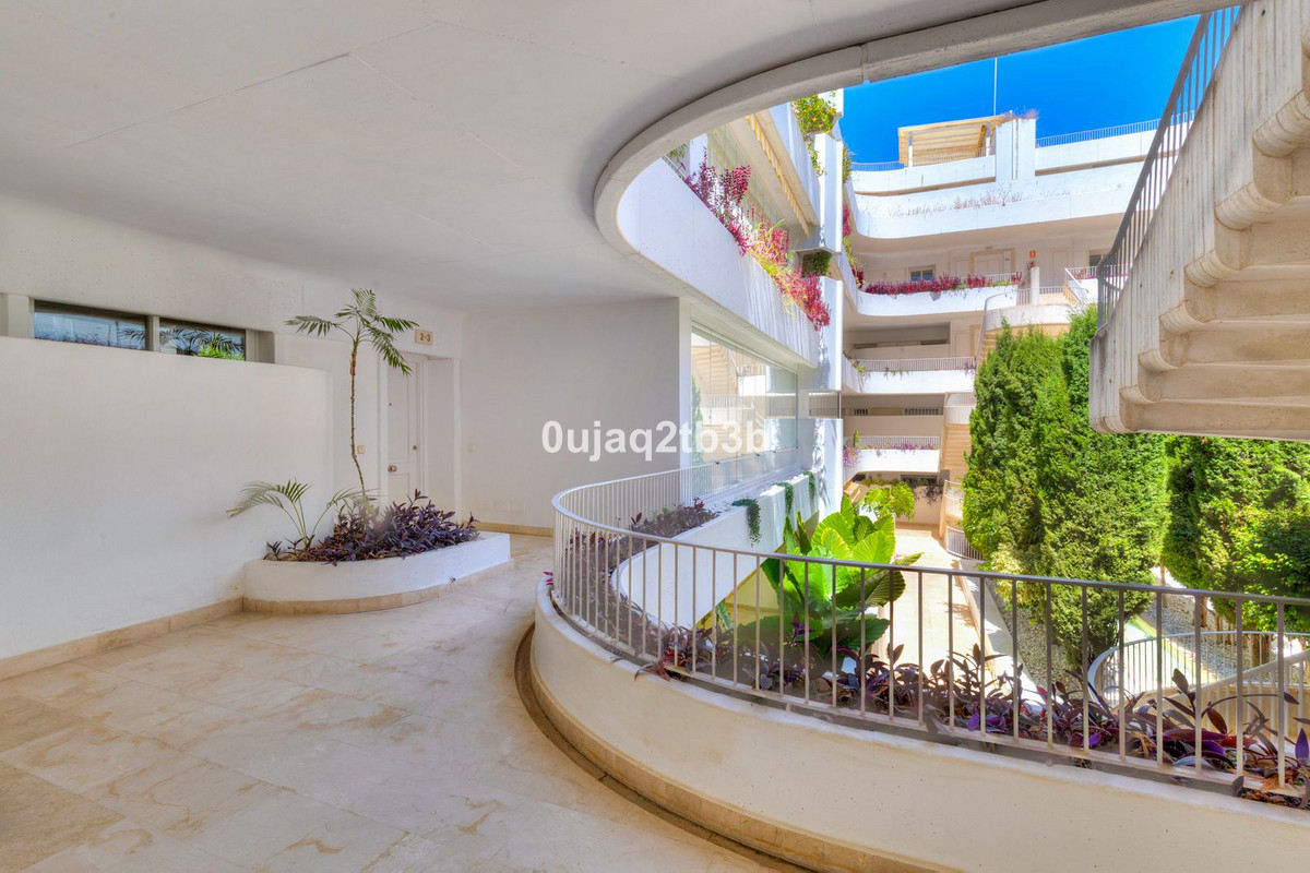 3 Bed Apartment for sale in Marbella Costa Del Sol, Málaga, Spain