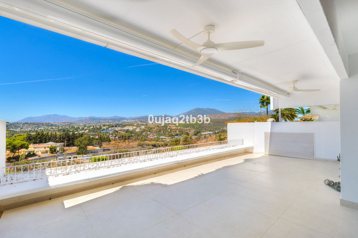 3 Bed Apartment for sale in Marbella Costa Del Sol, Málaga, Spain