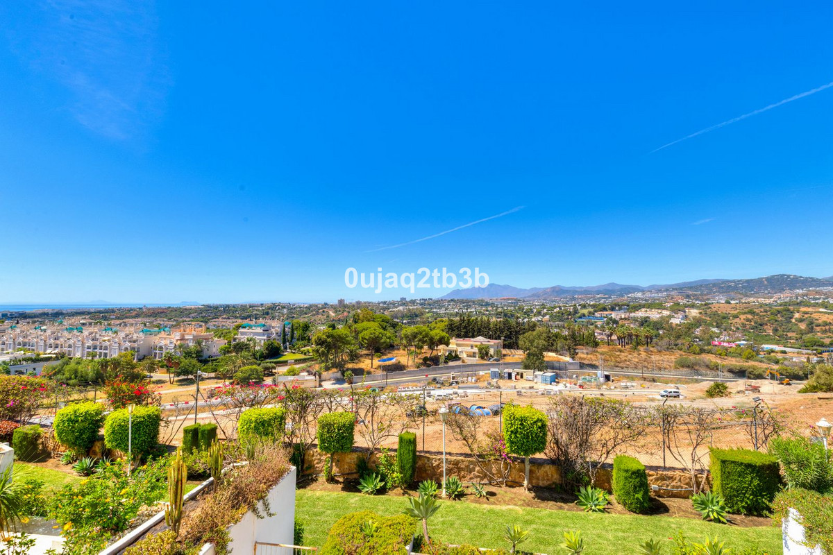 3 Bed Apartment for sale in Marbella Costa Del Sol, Málaga, Spain
