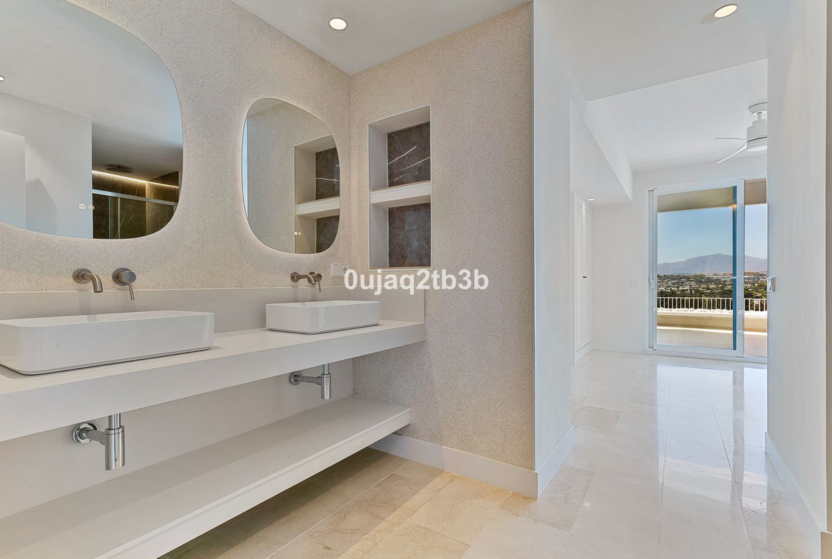 3 Bed Apartment for sale in Marbella Costa Del Sol, Málaga, Spain