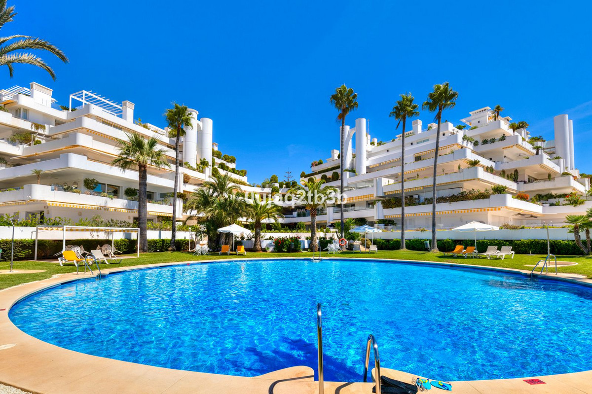 3 Bed Apartment for sale in Marbella Costa Del Sol, Málaga, Spain