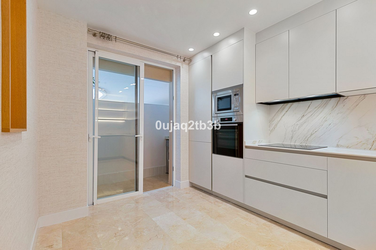3 Bed Apartment for sale in Marbella Costa Del Sol, Málaga, Spain