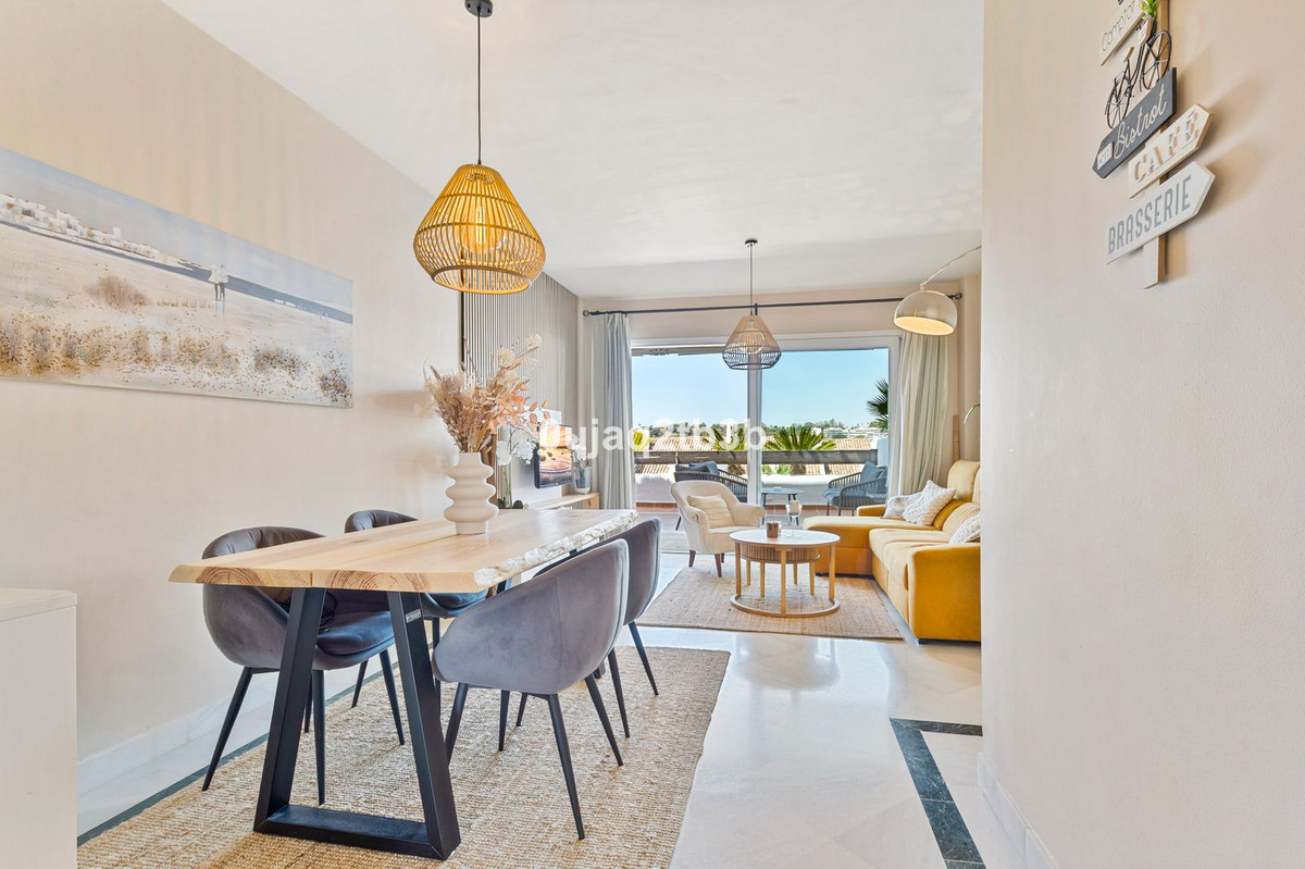 Se vende Apartamento Planta Media de 2 dormitorios en Costa Del Sol, Málaga, España