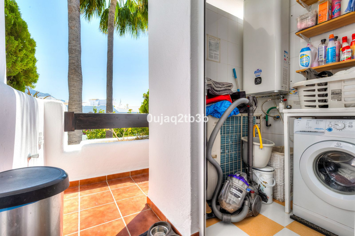Se vende Apartamento Planta Media de 2 dormitorios en Costa Del Sol, Málaga, España