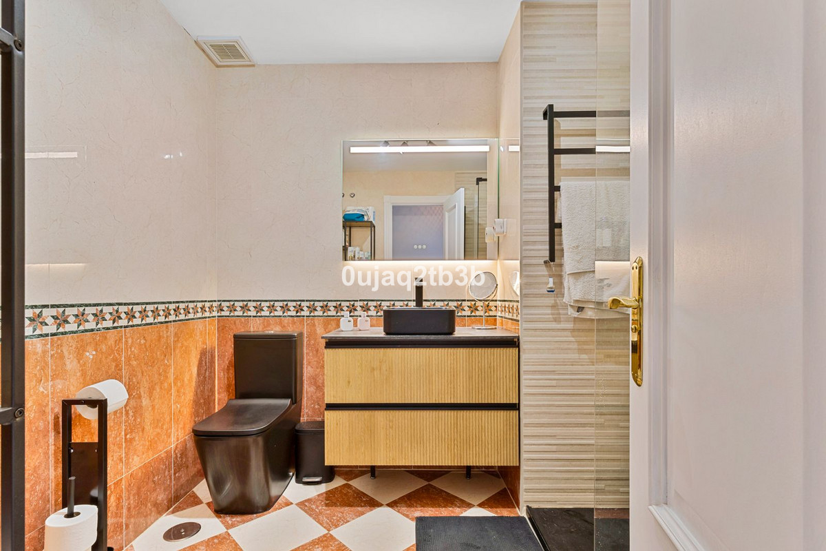 Se vende Apartamento Planta Media de 2 dormitorios en Costa Del Sol, Málaga, España
