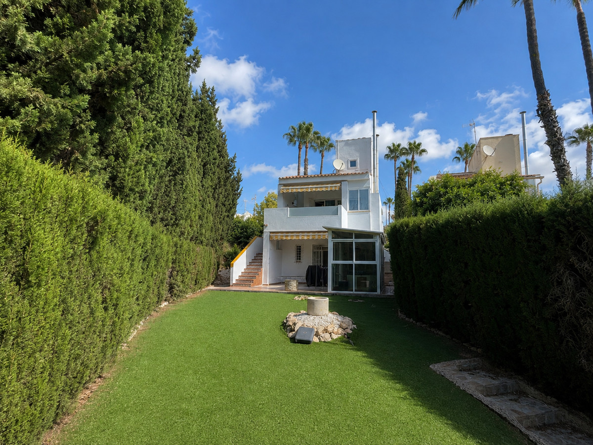 Se vende Villa - Chalet de 3 dormitorios en Costa Blanca, Alicante, España