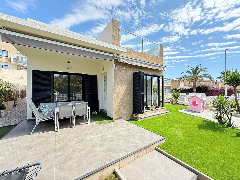 Se vende Villa - Chalet de 3 dormitorios en Costa Blanca, Alicante, España