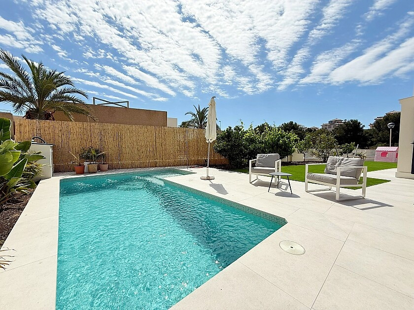 Se vende Villa - Chalet de 3 dormitorios en Costa Blanca, Alicante, España