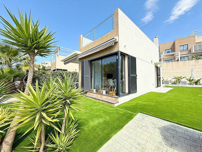 Se vende Villa - Chalet de 3 dormitorios en Costa Blanca, Alicante, España