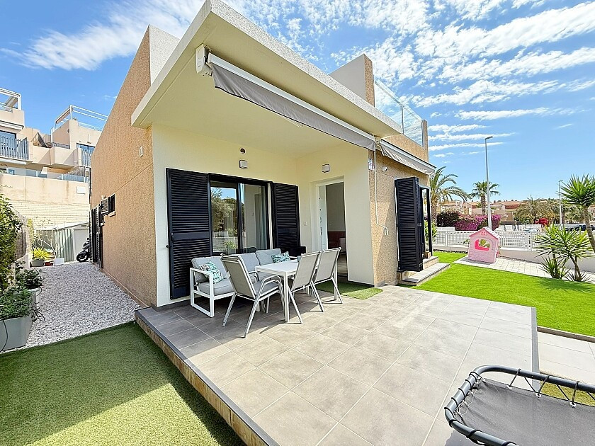 Se vende Villa - Chalet de 3 dormitorios en Costa Blanca, Alicante, España
