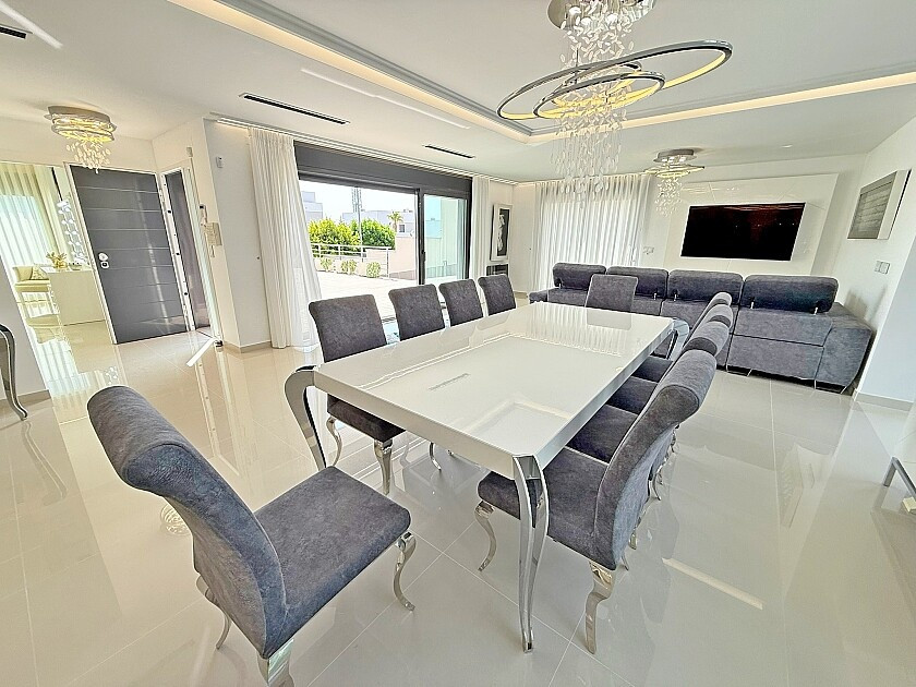 Se vende Villa - Chalet de 5 dormitorios en Costa Blanca, Alicante, España