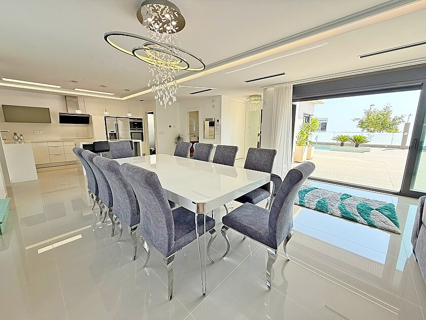 Se vende Villa - Chalet de 5 dormitorios en Costa Blanca, Alicante, España