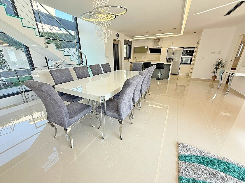 Se vende Villa - Chalet de 5 dormitorios en Costa Blanca, Alicante, España