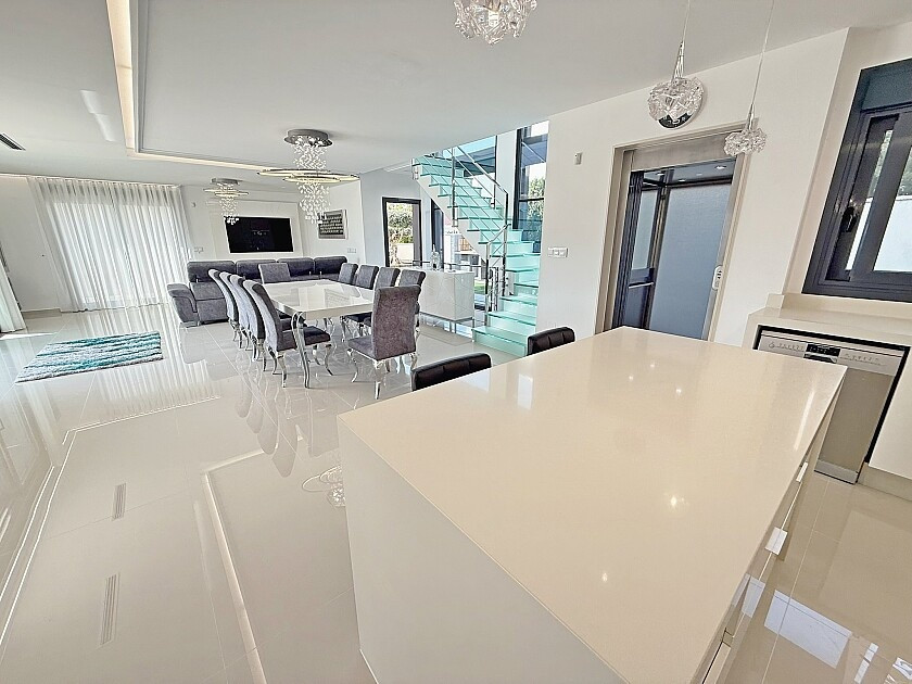 Se vende Villa - Chalet de 5 dormitorios en Costa Blanca, Alicante, España