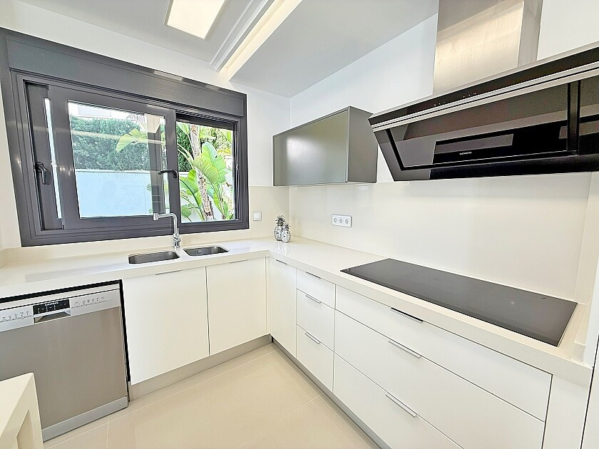 Se vende Villa - Chalet de 5 dormitorios en Costa Blanca, Alicante, España