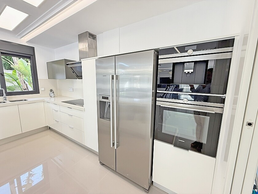 Se vende Villa - Chalet de 5 dormitorios en Costa Blanca, Alicante, España