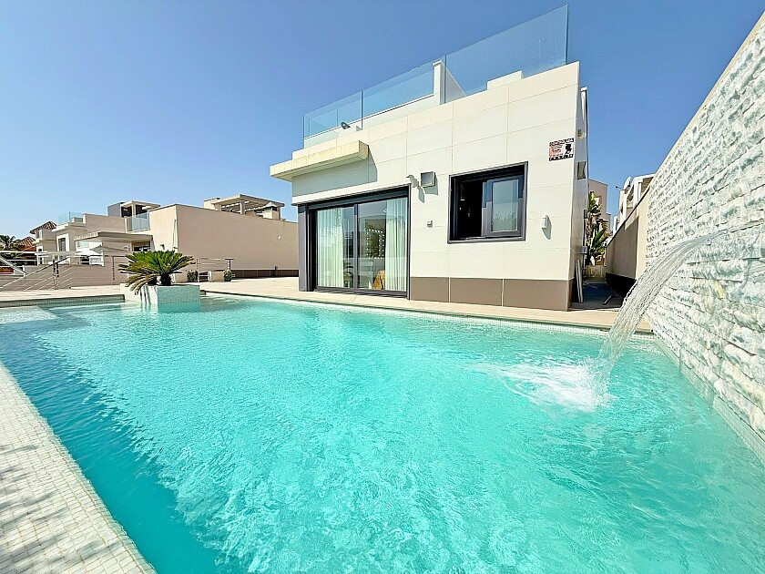 Se vende Villa - Chalet de 5 dormitorios en Costa Blanca, Alicante, España
