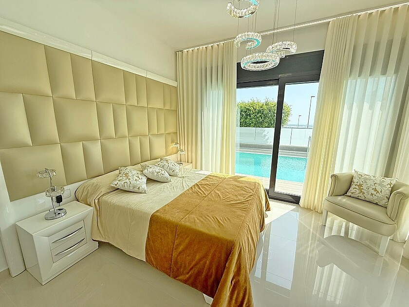 Se vende Villa - Chalet de 5 dormitorios en Costa Blanca, Alicante, España