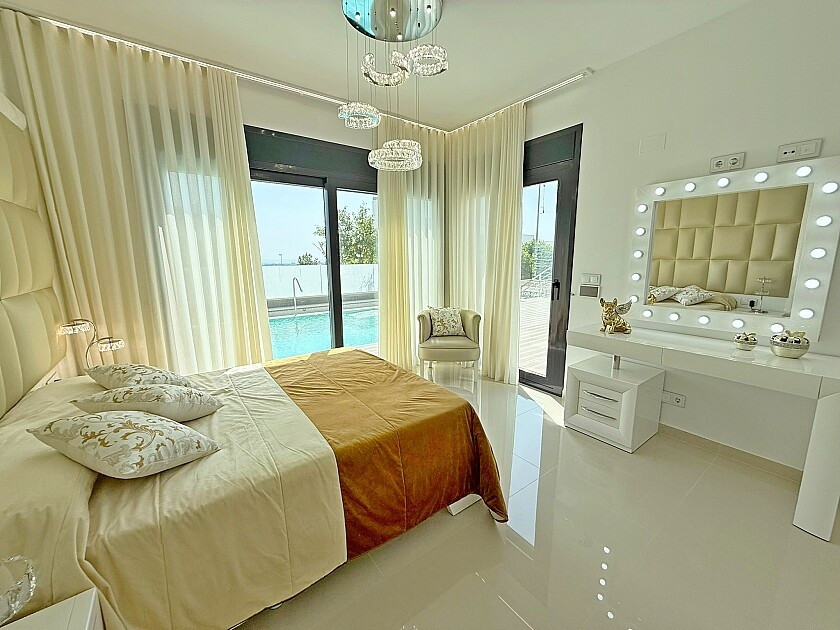 Se vende Villa - Chalet de 5 dormitorios en Costa Blanca, Alicante, España