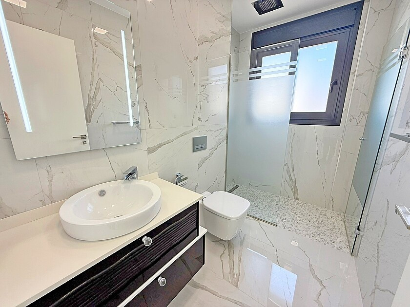 Se vende Villa - Chalet de 5 dormitorios en Costa Blanca, Alicante, España