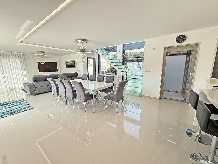 Se vende Villa - Chalet de 5 dormitorios en Costa Blanca, Alicante, España