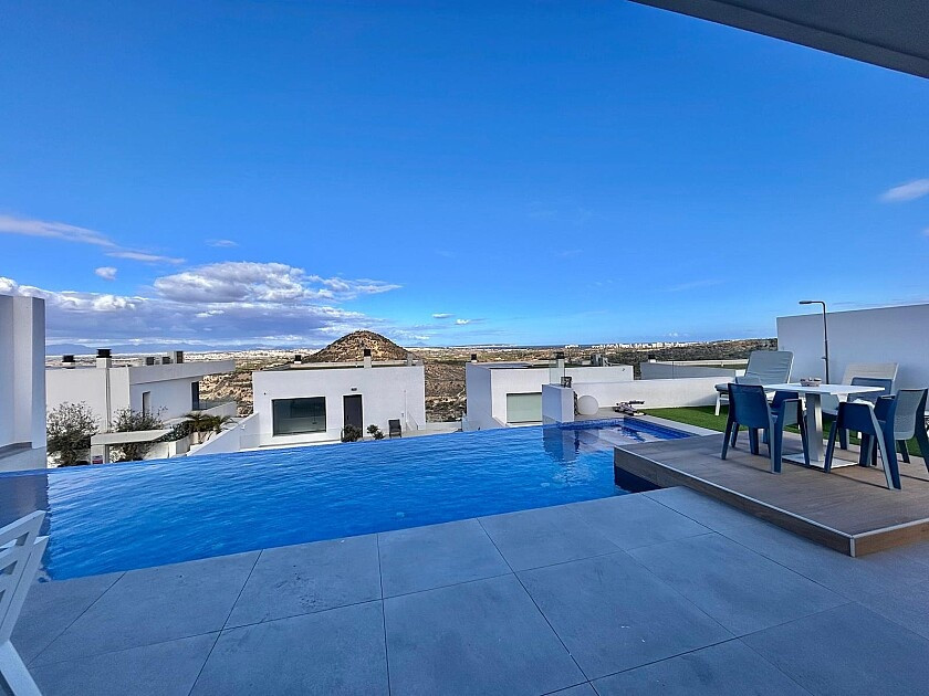 Se vende Villa - Chalet de 3 dormitorios en Costa Blanca, Alicante, España