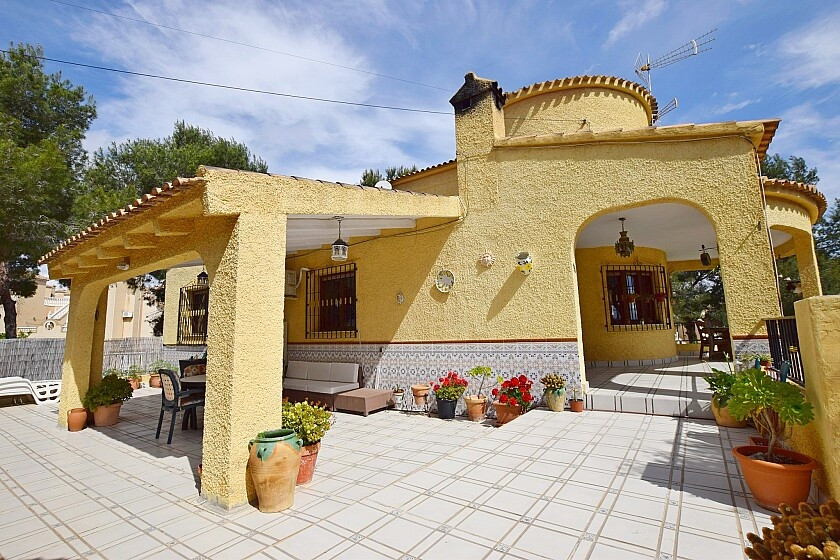 Se vende Villa - Chalet de 6 dormitorios en Costa Blanca, Alicante, España