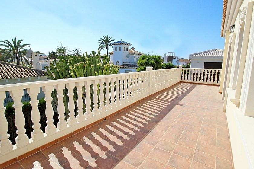 Se vende Villa - Chalet de 5 dormitorios en Costa Blanca, Alicante, España