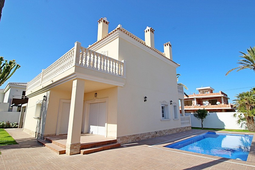 Se vende Villa - Chalet de 5 dormitorios en Costa Blanca, Alicante, España