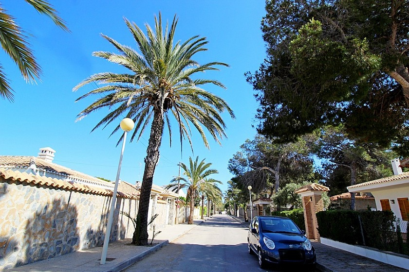 Se vende Villa - Chalet de 5 dormitorios en Costa Blanca, Alicante, España