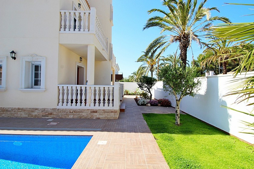 Se vende Villa - Chalet de 5 dormitorios en Costa Blanca, Alicante, España
