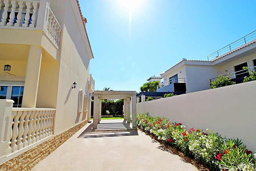 Se vende Villa - Chalet de 5 dormitorios en Costa Blanca, Alicante, España