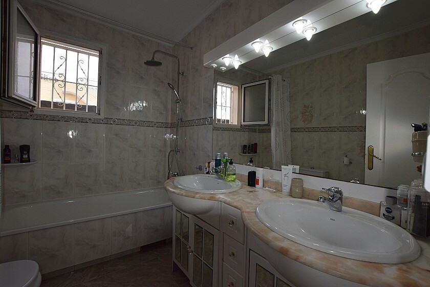 Se vende Villa - Chalet de 3 dormitorios en Costa Blanca, Alicante, España
