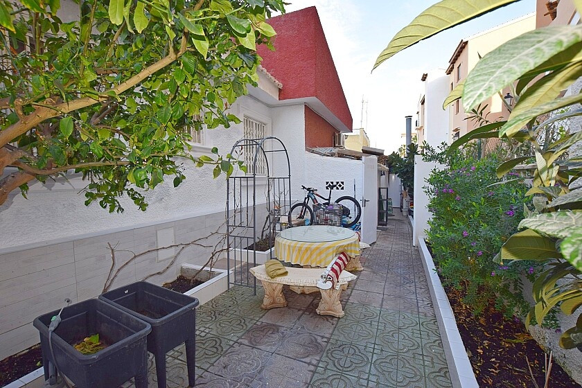 Se vende Villa - Chalet de 3 dormitorios en Costa Blanca, Alicante, España