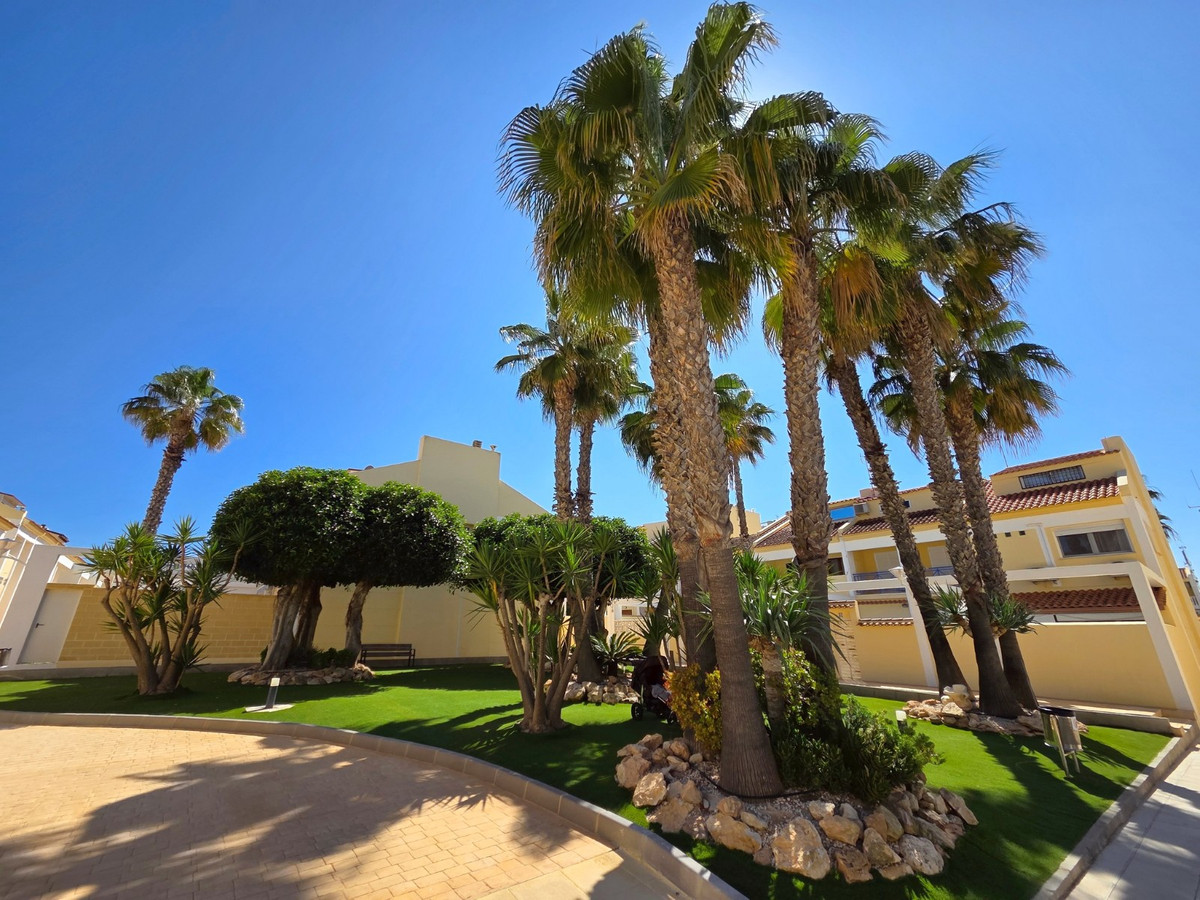 Se vende Adosada de 3 dormitorios en Costa Blanca, Alicante, España