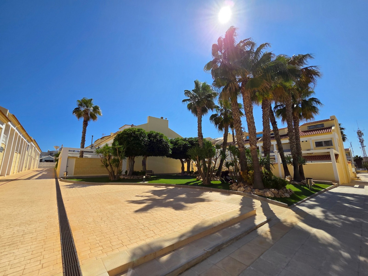 Se vende Adosada de 3 dormitorios en Costa Blanca, Alicante, España