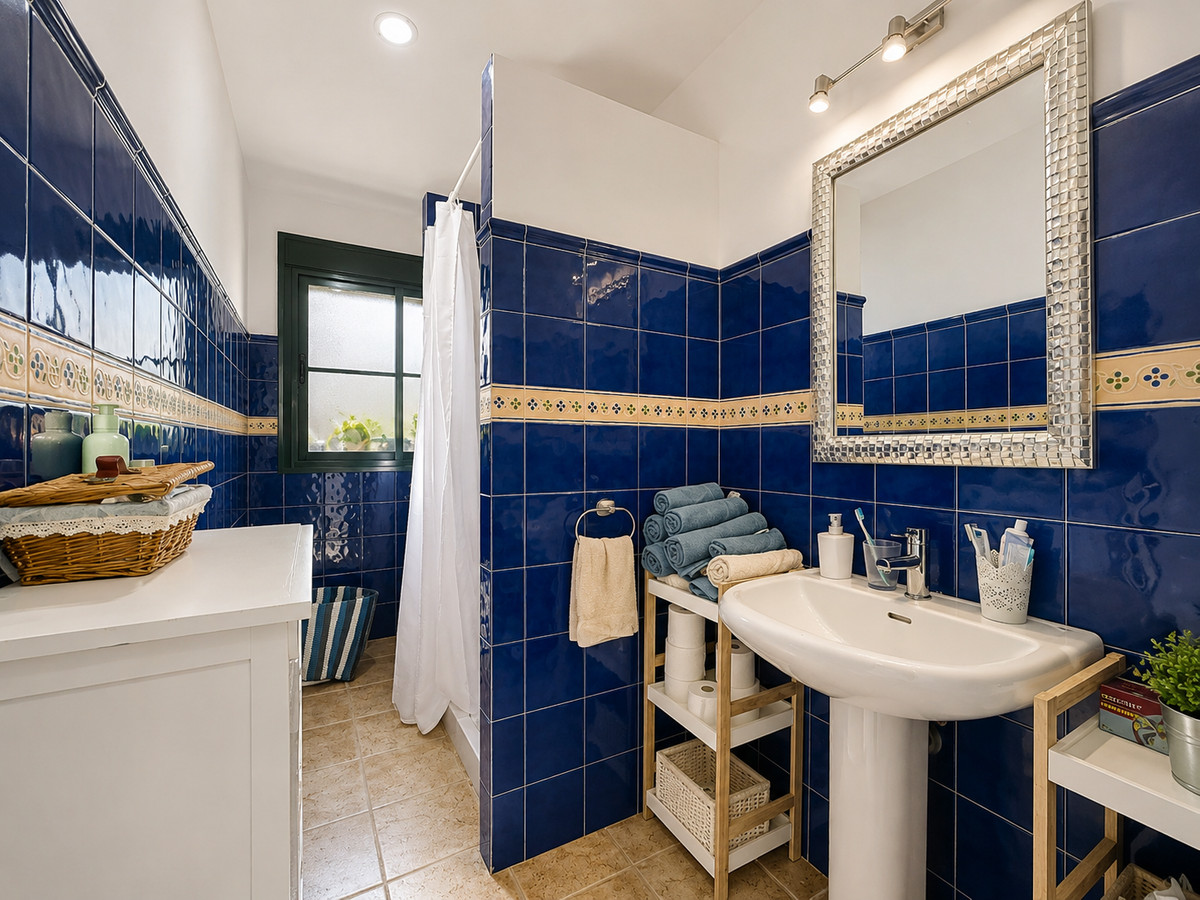 Se vende Apartamento Planta Baja de 3 dormitorios en Costa Del Sol, Cadiz, España
