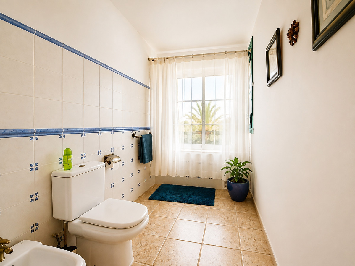 Se vende Apartamento Planta Baja de 3 dormitorios en Costa Del Sol, Cadiz, España