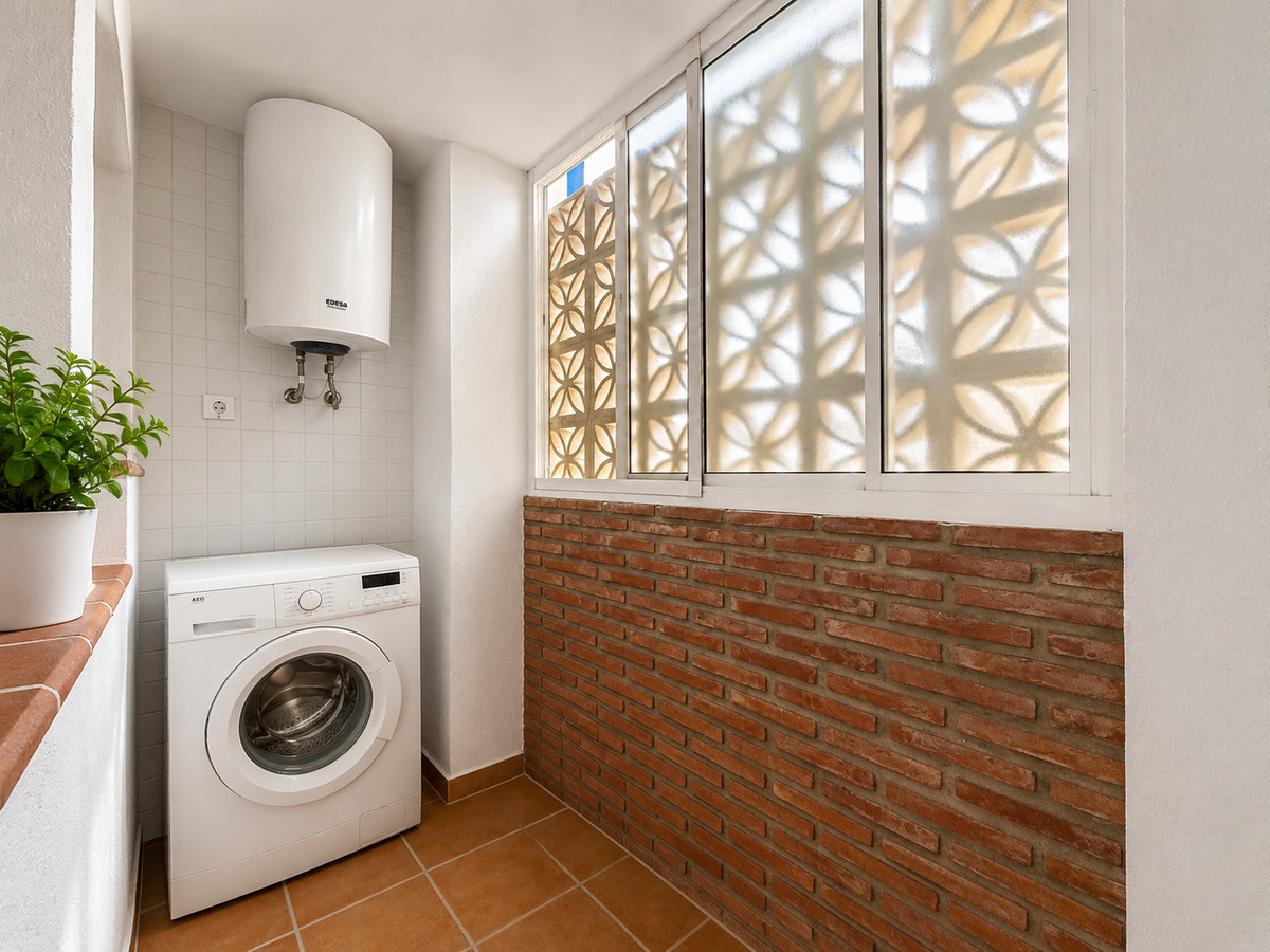 Se vende Apartamento Planta Baja de 3 dormitorios en Costa Del Sol, Cadiz, España