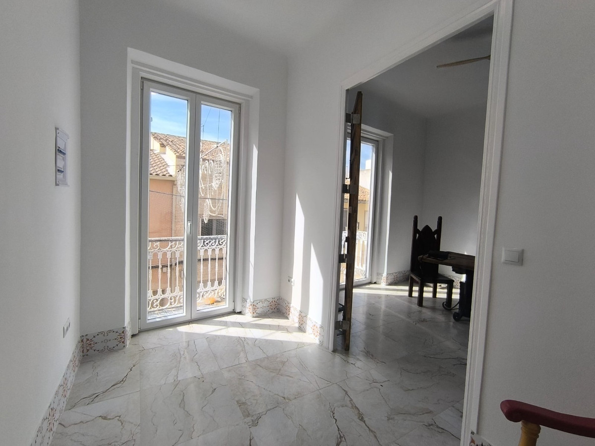 8 Bed Townhouse for sale in Pinoso Costa Blanca, Alicante, Spain
