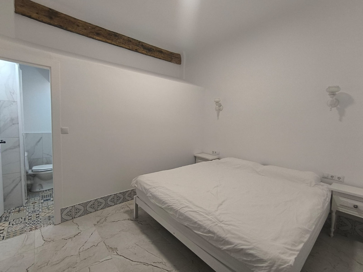 8 Bed Townhouse for sale in Pinoso Costa Blanca, Alicante, Spain