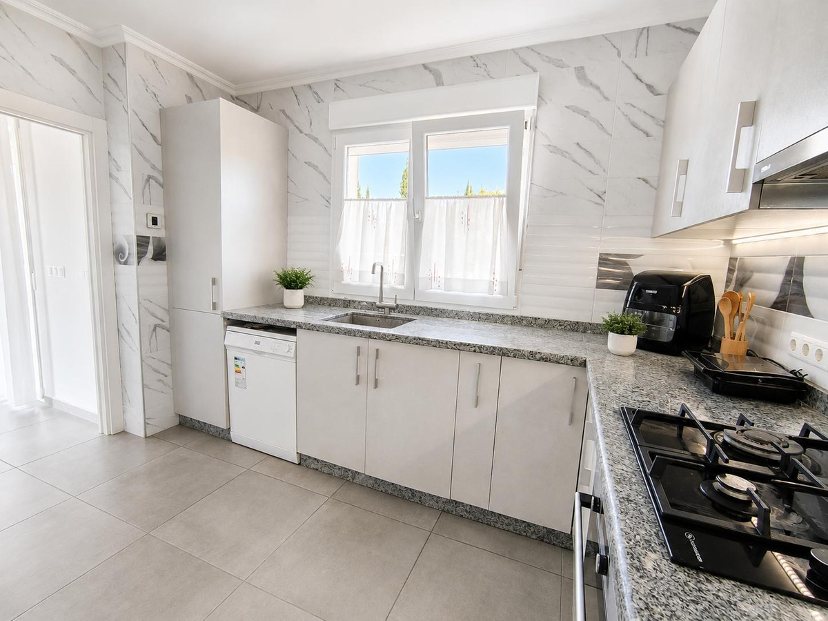 Se vende Villa - Chalet de 4 dormitorios en Costa Blanca, Alicante, España