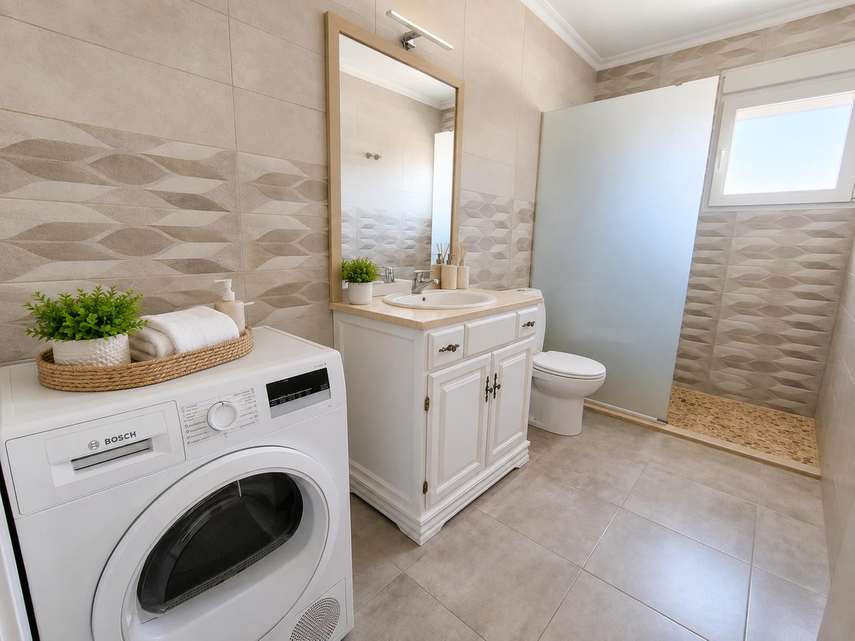 Se vende Villa - Chalet de 4 dormitorios en Costa Blanca, Alicante, España